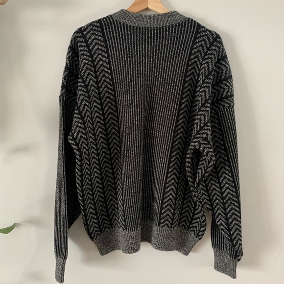 Vintage Knot Patterned Sweater - Picture 2 of 4